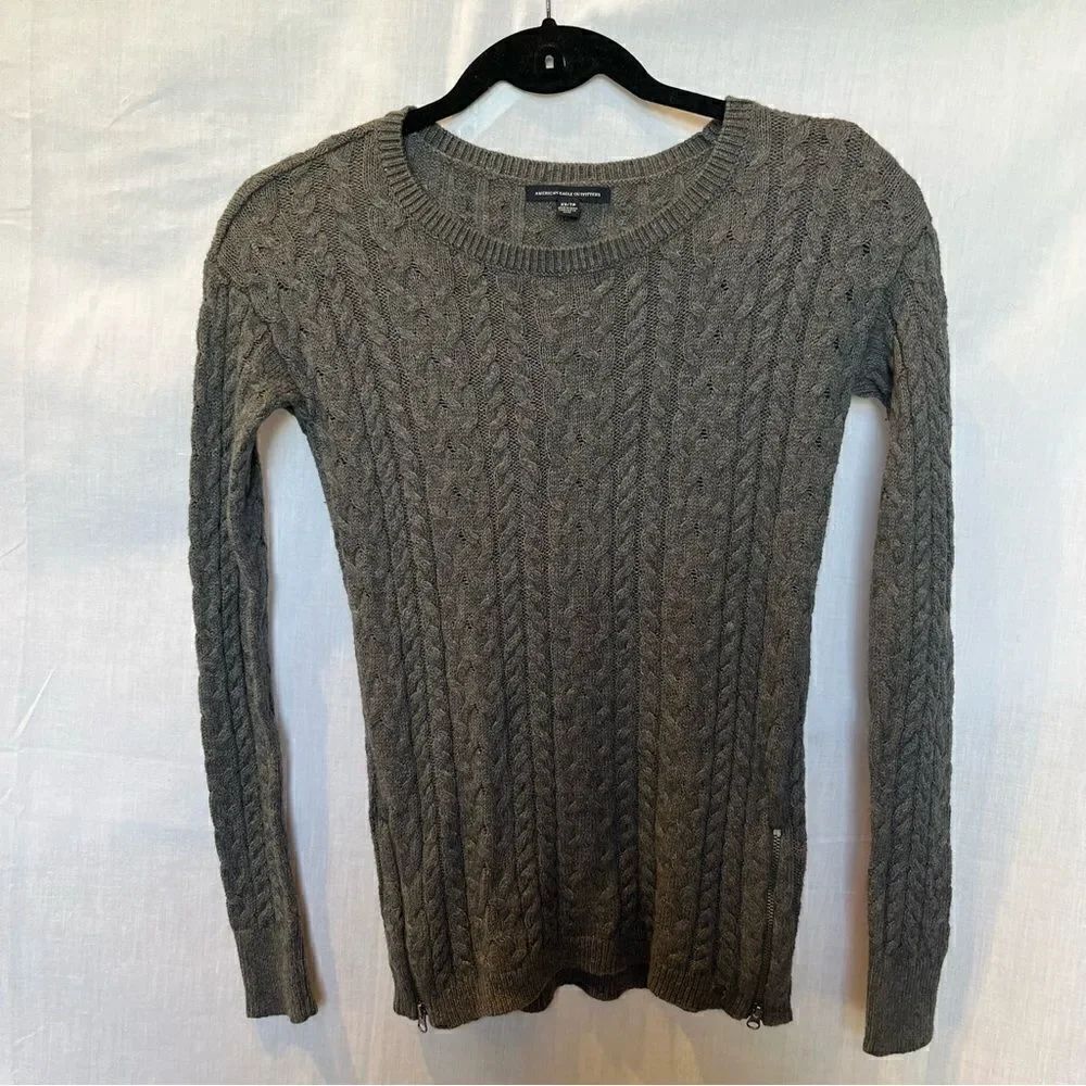 American Eagle Outfitters Women's Cable Knit Sweater Gray Size XS long sleeve